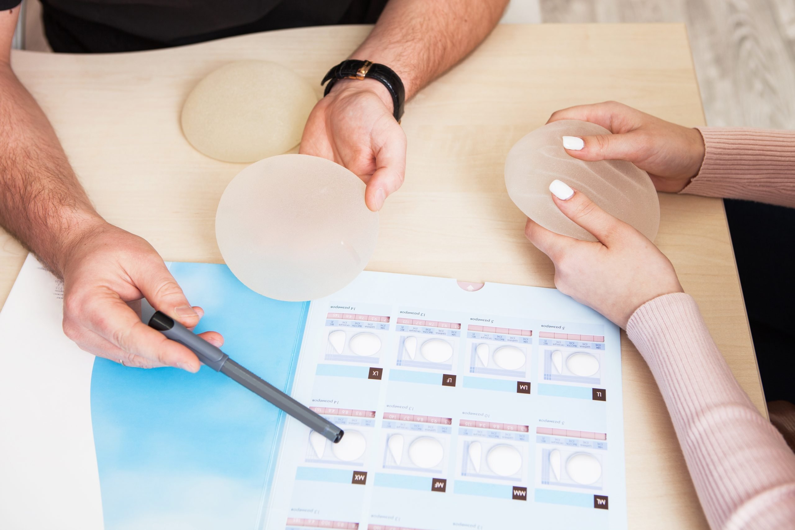 You are currently viewing Breast Implant Complications: How to Identify and Manage Them